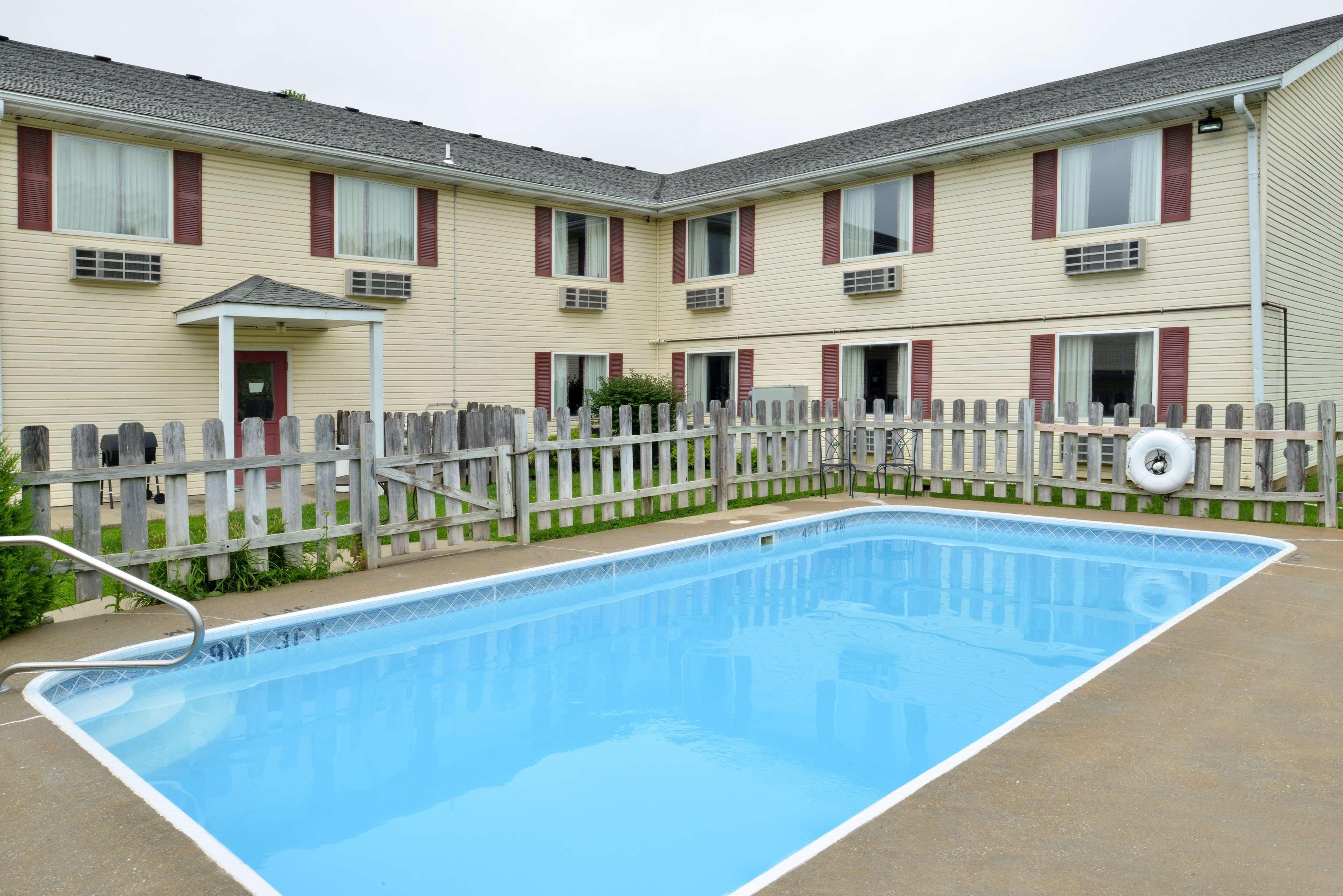 Americas Best Value Inn Knob Noster Kültér fotó