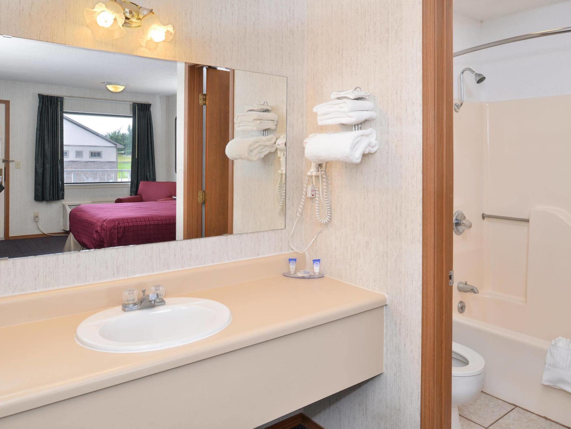 Americas Best Value Inn Knob Noster Kültér fotó